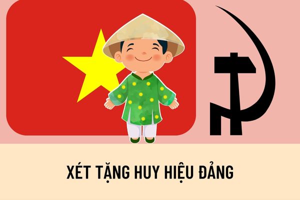 Quy trình xét tặng huy hiệu Đảng năm 2023 được quy định như thế nào? Khen thưởng đối với đảng viên được quy định như thế nào?