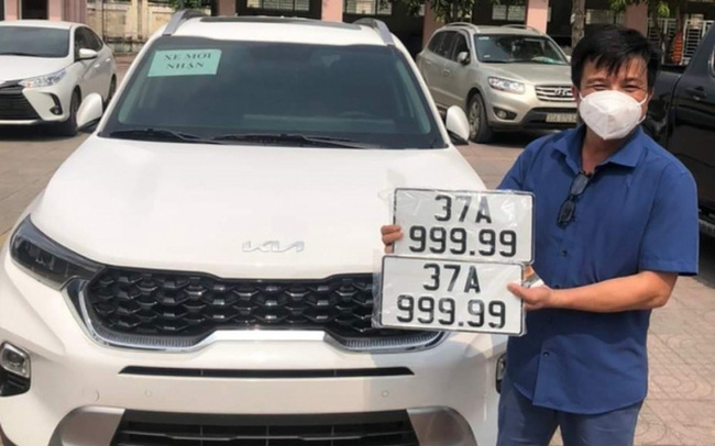 The reverse price of a car license plate put up for auction in Vietnam: VND 40,000,000